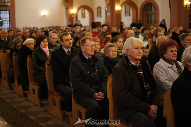 Msza św. w intencji zmarłych samorządowców z Ostrołęki i powiatu [10.11.2013] - zdjęcie #8 - eOstroleka.pl