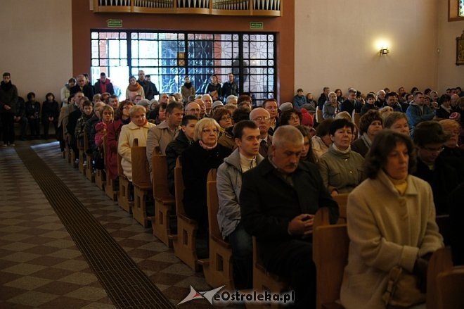 Msza św. w intencji zmarłych samorządowców z Ostrołęki i powiatu [10.11.2013] - zdjęcie #2 - eOstroleka.pl