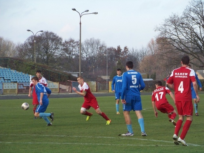 Narew Ostrołęka - KS Łomianki (10.11.2013) - zdjęcie #37 - eOstroleka.pl