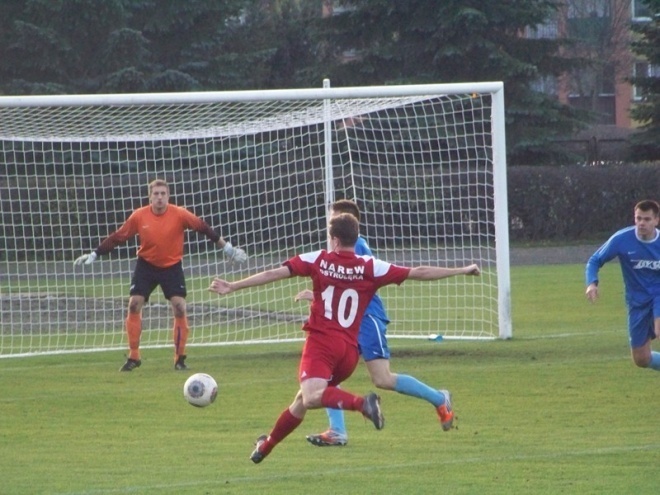 Narew Ostrołęka - KS Łomianki (10.11.2013) - zdjęcie #22 - eOstroleka.pl