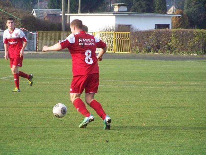 Narew Ostrołęka - KS Łomianki (10.11.2013) - zdjęcie #27 - eOstroleka.pl