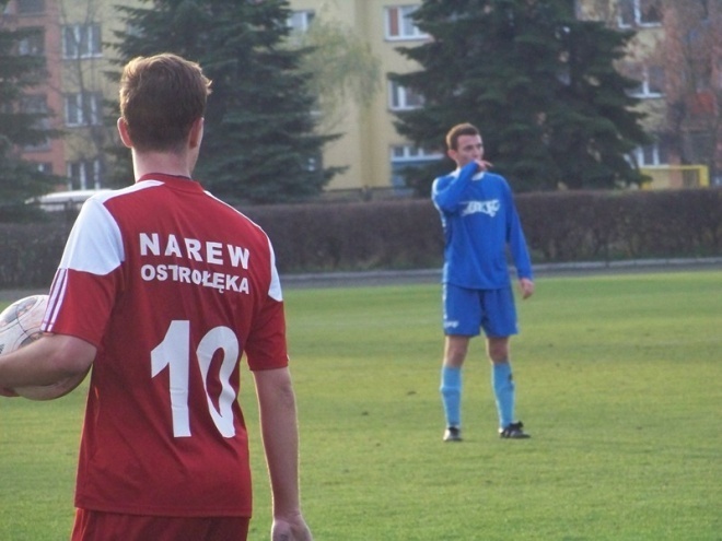 Narew Ostrołęka - KS Łomianki (10.11.2013) - zdjęcie #15 - eOstroleka.pl