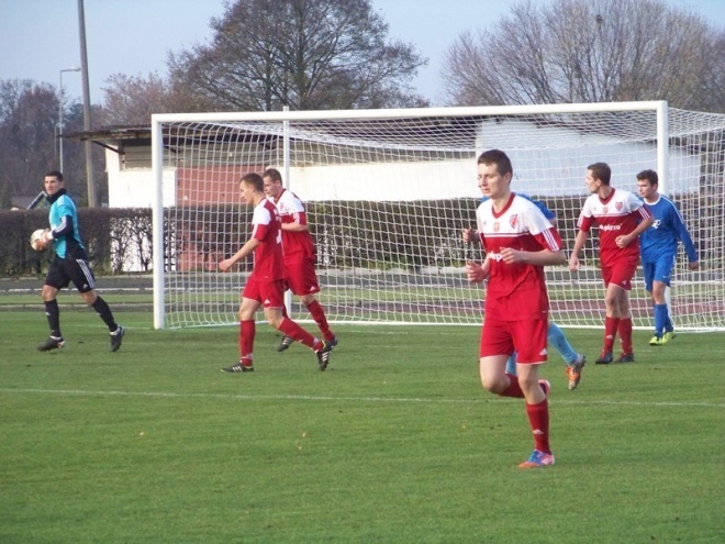 Narew Ostrołęka - KS Łomianki (10.11.2013) - zdjęcie #13 - eOstroleka.pl
