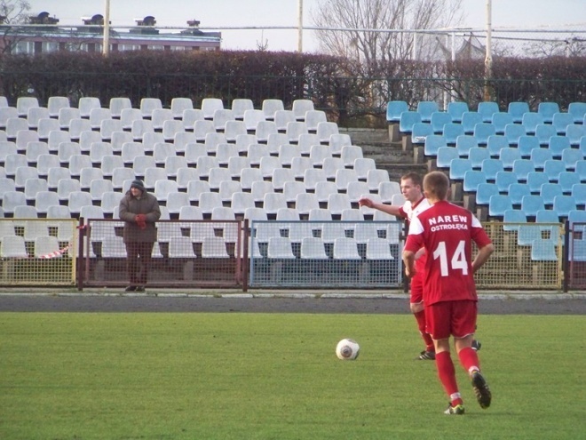 Narew Ostrołęka - KS Łomianki (10.11.2013) - zdjęcie #11 - eOstroleka.pl