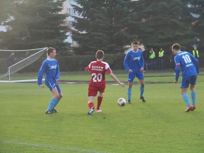 Narew Ostrołęka - KS Łomianki (10.11.2013) - zdjęcie #6 - eOstroleka.pl