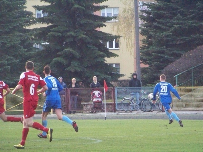 Narew Ostrołęka - KS Łomianki (10.11.2013) - zdjęcie #5 - eOstroleka.pl
