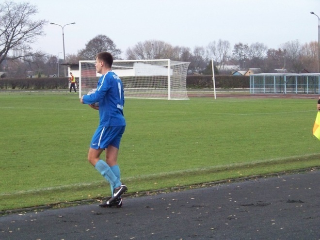 Narew Ostrołęka - KS Łomianki (10.11.2013) - zdjęcie #2 - eOstroleka.pl