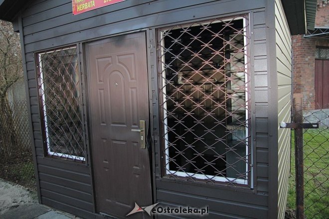 Płonął kiosk przy ulicy Łomżyńskiej [ZDJĘCIA] - zdjęcie #4 - eOstroleka.pl