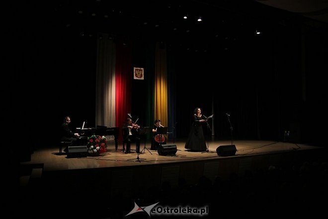 Koncert pieśni patriotycznych z okazji Święta Niepodległości w OCK [11.11.2013] - zdjęcie #20 - eOstroleka.pl