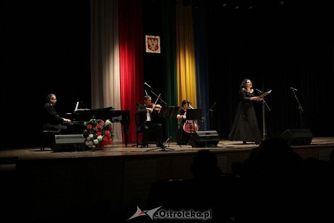 Koncert pieśni patriotycznych z okazji Święta Niepodległości w OCK [11.11.2013] - zdjęcie #4 - eOstroleka.pl