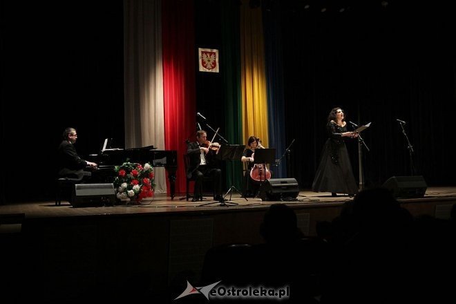 Koncert pieśni patriotycznych z okazji Święta Niepodległości w OCK [11.11.2013] - zdjęcie #17 - eOstroleka.pl