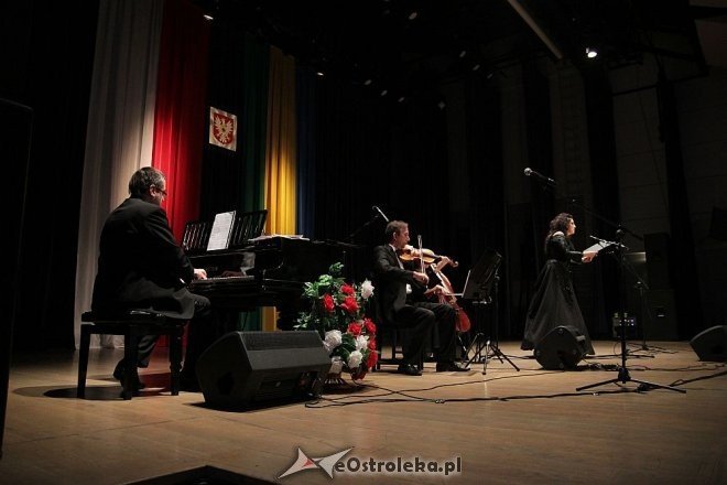 Koncert pieśni patriotycznych z okazji Święta Niepodległości w OCK [11.11.2013] - zdjęcie #5 - eOstroleka.pl