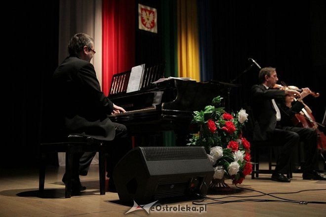 Koncert pieśni patriotycznych z okazji Święta Niepodległości w OCK [11.11.2013] - zdjęcie #7 - eOstroleka.pl