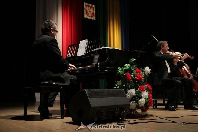 Koncert pieśni patriotycznych z okazji Święta Niepodległości w OCK [11.11.2013] - zdjęcie #14 - eOstroleka.pl