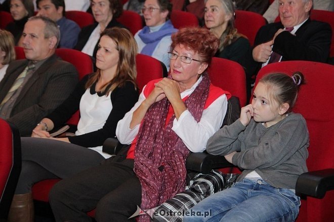 Koncert pieśni patriotycznych z okazji Święta Niepodległości w OCK [11.11.2013] - zdjęcie #9 - eOstroleka.pl