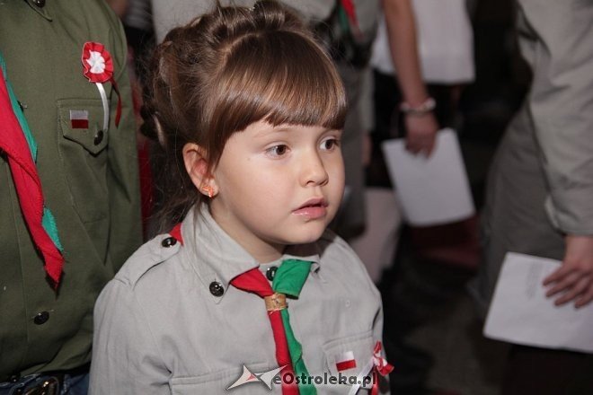Wspólne śpiewanie pieśni patriotycznych z okazji Święta Niepodległości [11.11.2013] - zdjęcie #11 - eOstroleka.pl