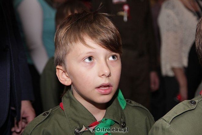 Wspólne śpiewanie pieśni patriotycznych z okazji Święta Niepodległości [11.11.2013] - zdjęcie #9 - eOstroleka.pl