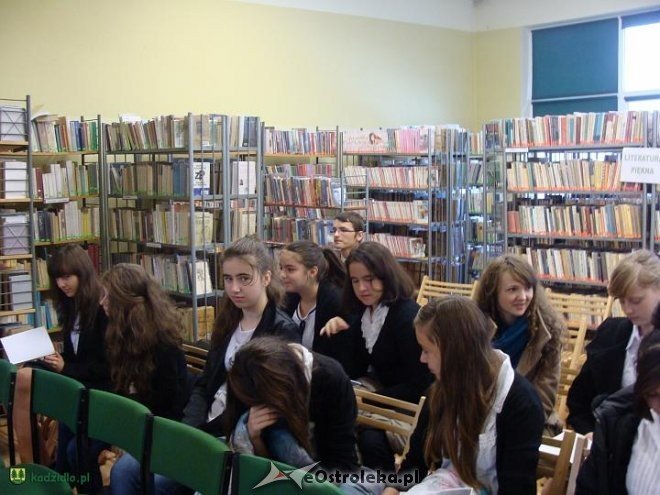 Gimnazjaliści z gminy Kadzidło przeszli etap kwalifikacji Konkursu Recytatorskiego „Kurpie Zielone w Literaturze” [12.11.2013] - zdjęcie #1 - eOstroleka.pl
