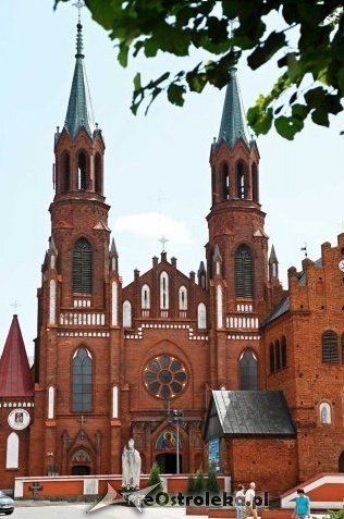 Kościół w Myszyńcu podniesiony do rangi „Bazyliki Mniejszej” [12.11.2013] - zdjęcie #4 - eOstroleka.pl