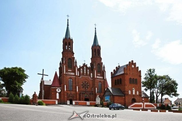 Kościół w Myszyńcu podniesiony do rangi „Bazyliki Mniejszej” [12.11.2013] - zdjęcie #10 - eOstroleka.pl