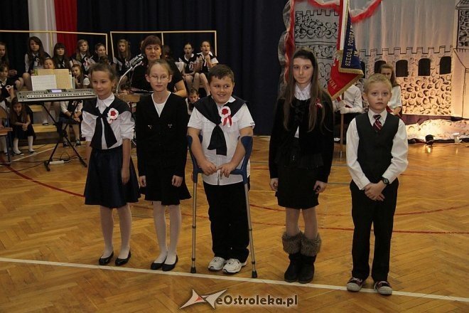 Dzień Patrona w SP nr 6 im. Orła Białego w Ostrołęce [13.11.2013] - zdjęcie #32 - eOstroleka.pl