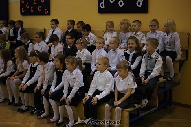 Ślubowanie pierwszoklasistów ze Szkoły Podstawowej nr 6 w Ostrołęce [13.11.2013] - zdjęcie #2 - eOstroleka.pl