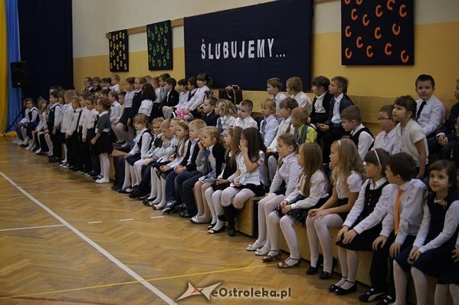 Ślubowanie pierwszoklasistów ze Szkoły Podstawowej nr 6 w Ostrołęce [13.11.2013] - zdjęcie #3 - eOstroleka.pl