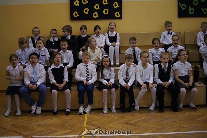 Ślubowanie pierwszoklasistów ze Szkoły Podstawowej nr 6 w Ostrołęce [13.11.2013] - zdjęcie #43 - eOstroleka.pl