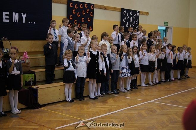 Ślubowanie pierwszoklasistów ze Szkoły Podstawowej nr 6 w Ostrołęce [13.11.2013] - zdjęcie #25 - eOstroleka.pl