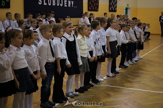 Ślubowanie pierwszoklasistów ze Szkoły Podstawowej nr 6 w Ostrołęce [13.11.2013] - zdjęcie #19 - eOstroleka.pl