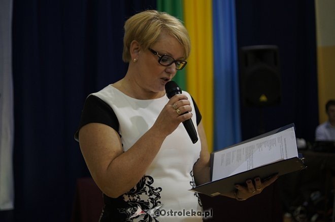 Ślubowanie pierwszoklasistów ze Szkoły Podstawowej nr 6 w Ostrołęce [13.11.2013] - zdjęcie #1 - eOstroleka.pl