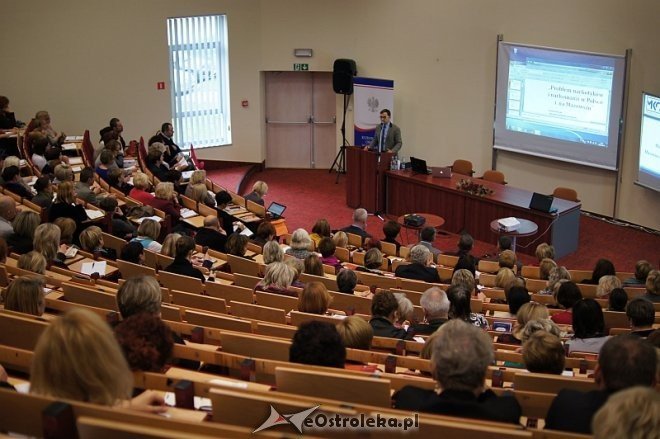 „Bezpieczeństwo w szkole a zagrożenia w środowisku lokalnym” - konferencja w Wyższej Szkole Administracji Publicznej [14.11.2013] - zdjęcie #4 - eOstroleka.pl