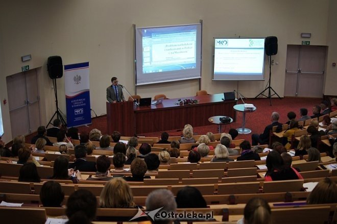 „Bezpieczeństwo w szkole a zagrożenia w środowisku lokalnym” - konferencja w Wyższej Szkole Administracji Publicznej [14.11.2013] - zdjęcie #9 - eOstroleka.pl