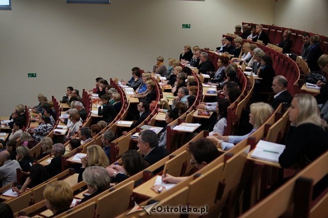 „Bezpieczeństwo w szkole a zagrożenia w środowisku lokalnym” - konferencja w Wyższej Szkole Administracji Publicznej [14.11.2013] - zdjęcie #8 - eOstroleka.pl