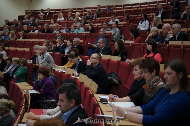 „Bezpieczeństwo w szkole a zagrożenia w środowisku lokalnym” - konferencja w Wyższej Szkole Administracji Publicznej [14.11.2013] - zdjęcie #7 - eOstroleka.pl