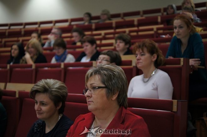 „Bezpieczeństwo w szkole a zagrożenia w środowisku lokalnym” - konferencja w Wyższej Szkole Administracji Publicznej [14.11.2013] - zdjęcie #9 - eOstroleka.pl
