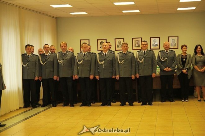 Ostrołęka: Zasłużeni policjanci odznaczeni przez komendanta wojewódzkiego [14.11.2013] - zdjęcie #2 - eOstroleka.pl