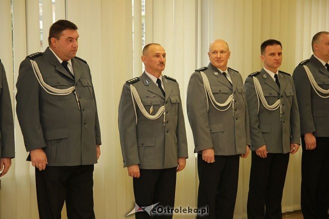 Ostrołęka: Zasłużeni policjanci odznaczeni przez komendanta wojewódzkiego [14.11.2013] - zdjęcie #4 - eOstroleka.pl