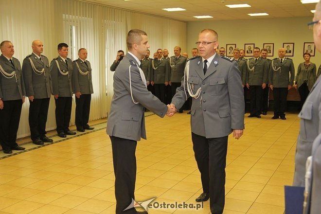 Ostrołęka: Zasłużeni policjanci odznaczeni przez komendanta wojewódzkiego [14.11.2013] - zdjęcie #7 - eOstroleka.pl