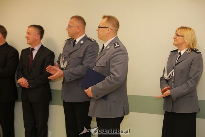 Ostrołęka: Zasłużeni policjanci odznaczeni przez komendanta wojewódzkiego [14.11.2013] - zdjęcie #31 - eOstroleka.pl