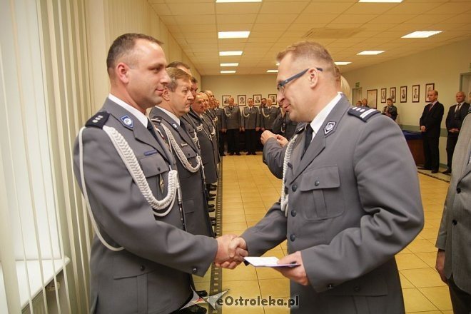 Ostrołęka: Zasłużeni policjanci odznaczeni przez komendanta wojewódzkiego [14.11.2013] - zdjęcie #28 - eOstroleka.pl
