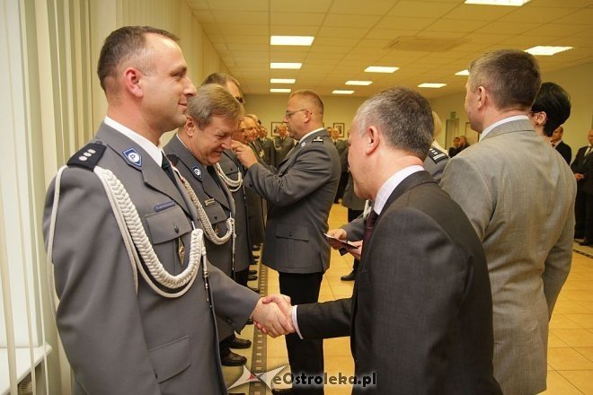 Ostrołęka: Zasłużeni policjanci odznaczeni przez komendanta wojewódzkiego [14.11.2013] - zdjęcie #26 - eOstroleka.pl