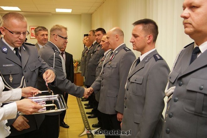 Ostrołęka: Zasłużeni policjanci odznaczeni przez komendanta wojewódzkiego [14.11.2013] - zdjęcie #27 - eOstroleka.pl
