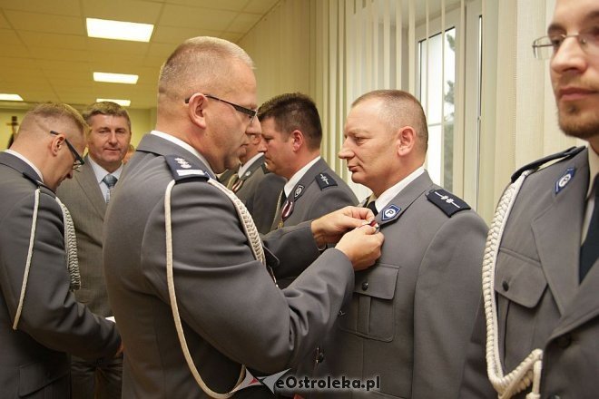 Ostrołęka: Zasłużeni policjanci odznaczeni przez komendanta wojewódzkiego [14.11.2013] - zdjęcie #16 - eOstroleka.pl