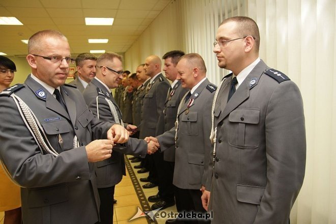Ostrołęka: Zasłużeni policjanci odznaczeni przez komendanta wojewódzkiego [14.11.2013] - zdjęcie #14 - eOstroleka.pl
