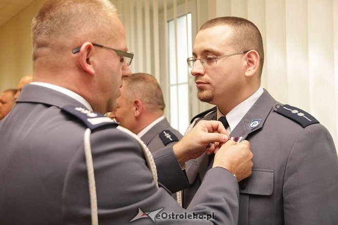 Ostrołęka: Zasłużeni policjanci odznaczeni przez komendanta wojewódzkiego [14.11.2013] - zdjęcie #13 - eOstroleka.pl