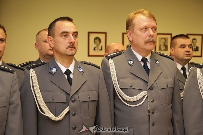 Ostrołęka: Zasłużeni policjanci odznaczeni przez komendanta wojewódzkiego [14.11.2013] - zdjęcie #8 - eOstroleka.pl