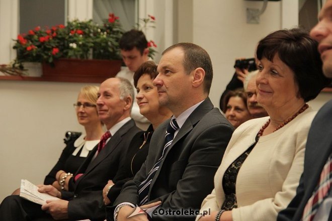 Jubileusz 25-lecia II LO w Ostrołęce: Koncert chóru Cantillena [16.11.2013] - zdjęcie #33 - eOstroleka.pl
