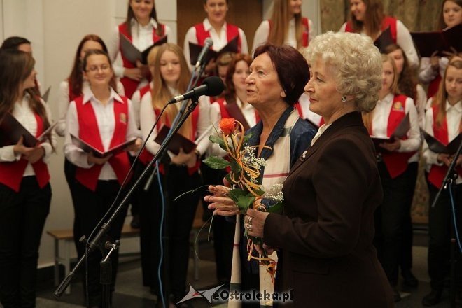 Jubileusz 25-lecia II LO w Ostrołęce: Koncert chóru Cantillena [16.11.2013] - zdjęcie #26 - eOstroleka.pl