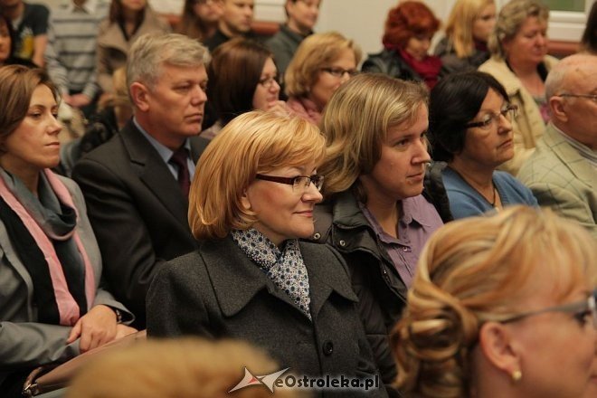 Jubileusz 25-lecia II LO w Ostrołęce: Koncert chóru Cantillena [16.11.2013] - zdjęcie #8 - eOstroleka.pl